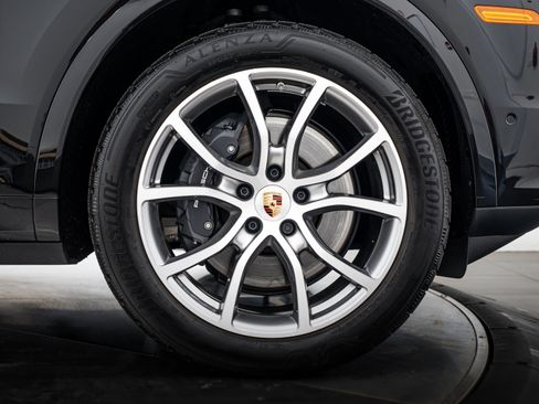 Certified 2026 Porsche Cayenne AWD/4WD image 11