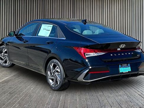 New 2026 Hyundai Elantra Limited FWD image 3