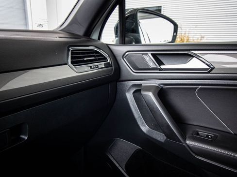 Used 2022 Volkswagen Tiguan SE R-Line FWD image 30