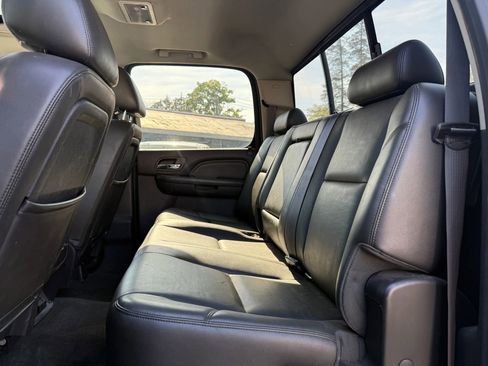 Used 2014 GMC Sierra 2500 Denali w/ Suspension Package, Off-Road AWD/4WD image 17