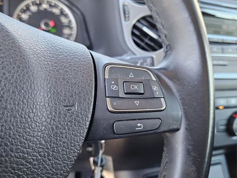 Used 2014 Volkswagen Tiguan S image 19
