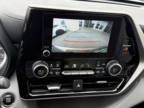 Used 2023 Toyota Highlander LE FWD image 26