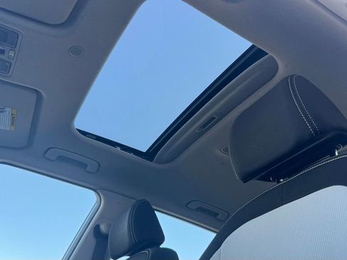 Used 2023 Hyundai Venue SEL image 24