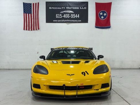 Used 2007 Chevrolet Corvette Coupe w/ Preferred Equipment Group RWD image 2