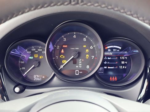 Certified 2025 Porsche Macan image 16