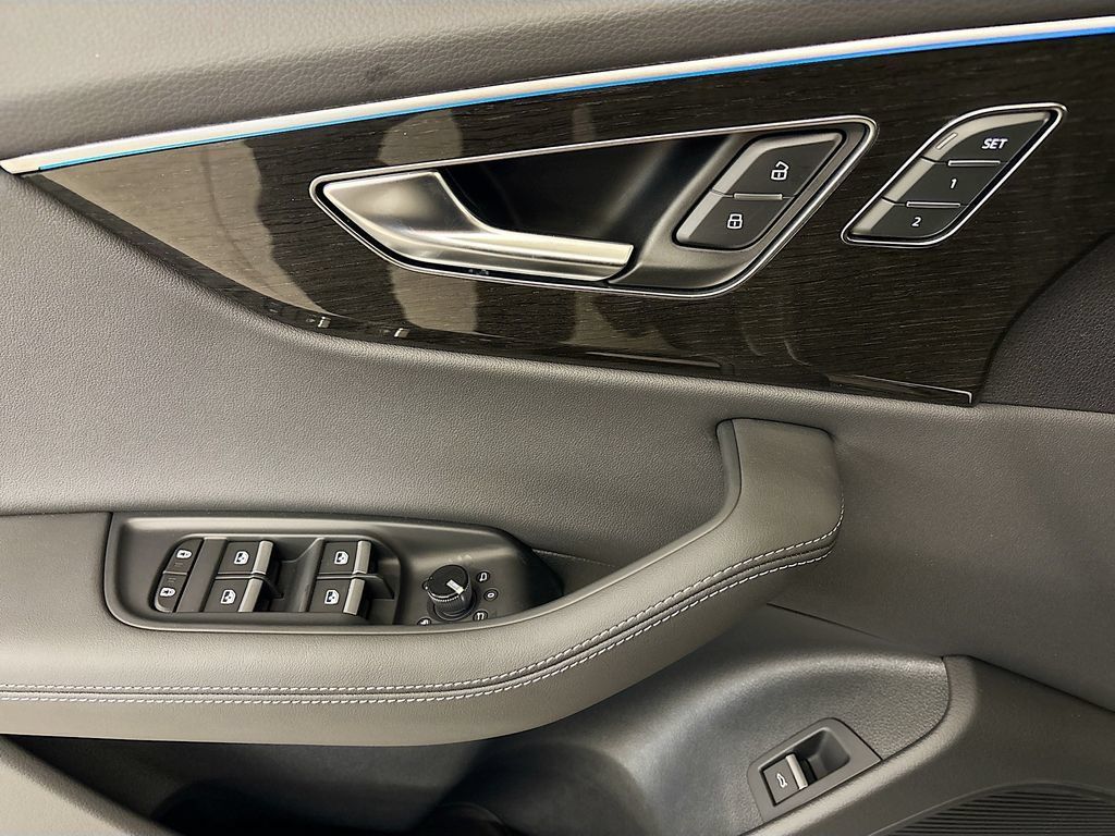 Used 2025 Audi Q8 Premium Plus AWD/4WD image 19
