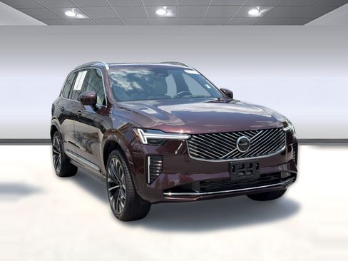 Certified 2025 Volvo XC90 T8 Ultra w/ Lounge Package AWD/4WD image 7