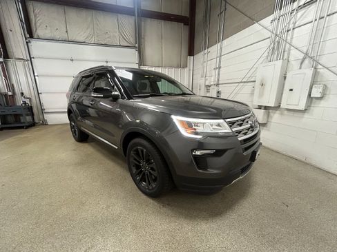 Certified 2018 Ford Explorer XLT w/ Equipment Group 202A AWD/4WD image 4