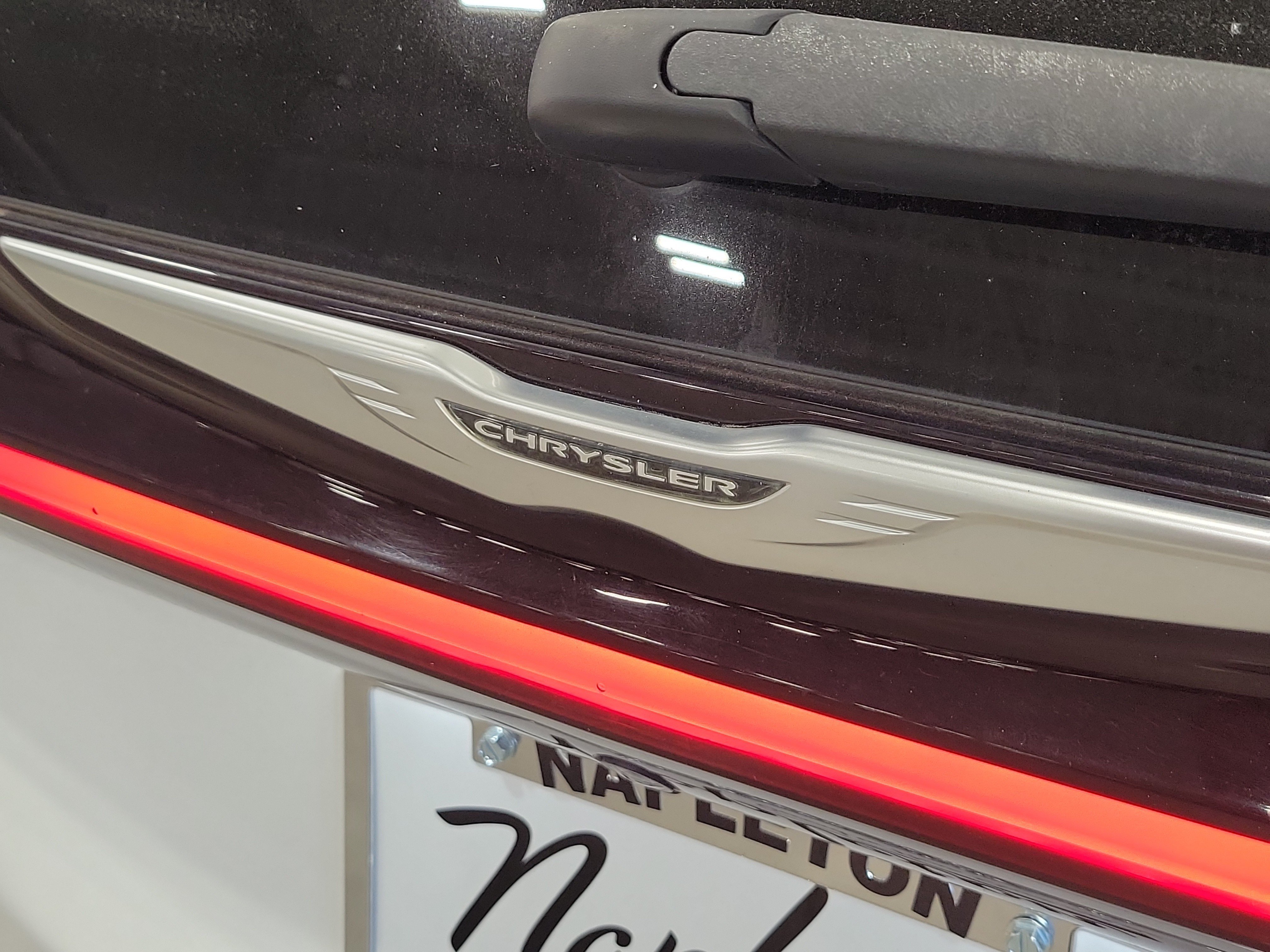 Used 2023 Chrysler Pacifica Limited FWD image 7