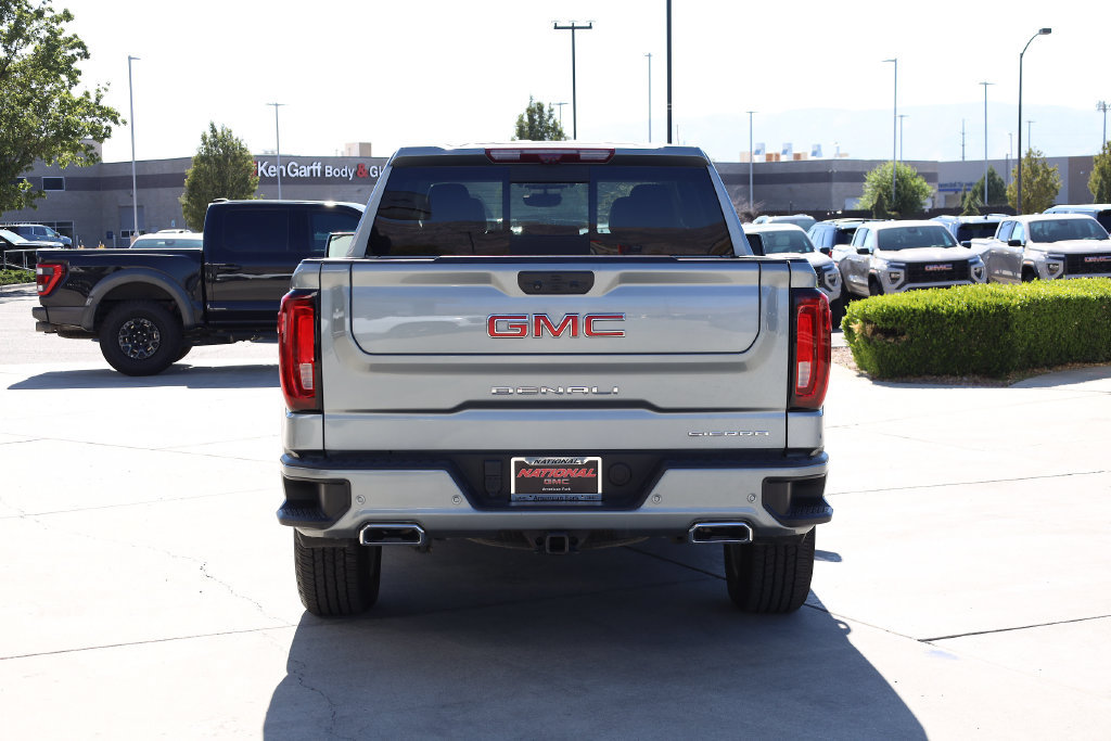 Used 2023 GMC Sierra 1500 Denali w/ Technology Package AWD/4WD image 5
