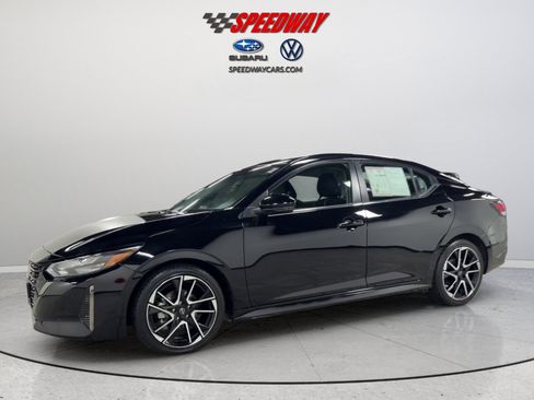 Used 2025 Nissan Sentra SR FWD image 11