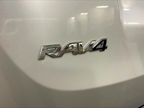 Used 2015 Toyota RAV4 LE AWD/4WD image 10