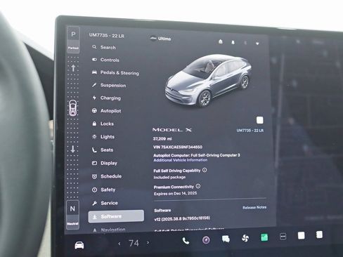 Used 2022 Tesla Model X image 24