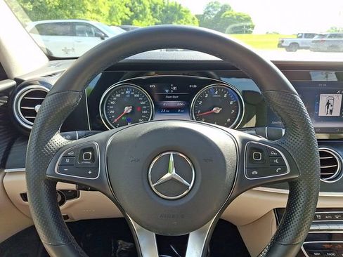 Used 2017 Mercedes-Benz E 300 4MATIC image 19