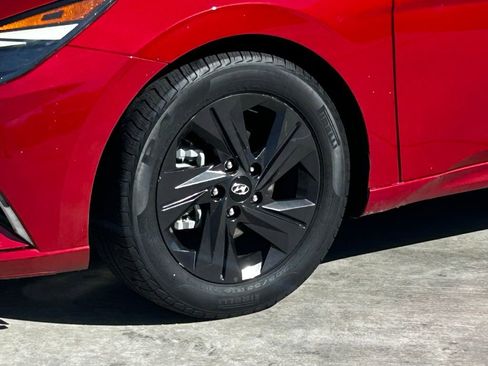 Used 2022 Hyundai Elantra SEL w/ Convenience Package FWD image 5