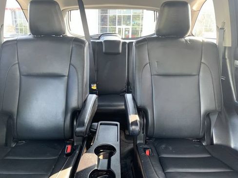 Used 2018 Toyota Highlander XLE AWD/4WD image 32