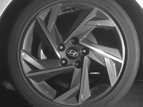 Used 2025 Hyundai Elantra SEL FWD image 12