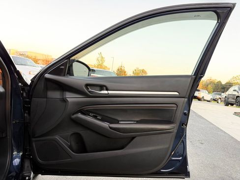 Used 2023 Nissan Altima 2.5 SR w/ SR Premium Package image 27