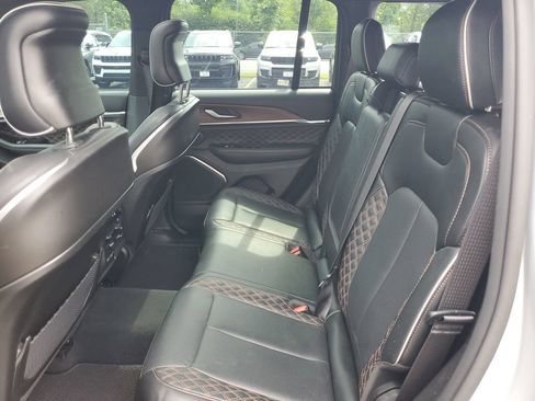 Used 2024 Jeep Grand Cherokee Summit AWD/4WD image 10