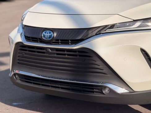 Used 2022 Toyota Venza Limited AWD/4WD image 6