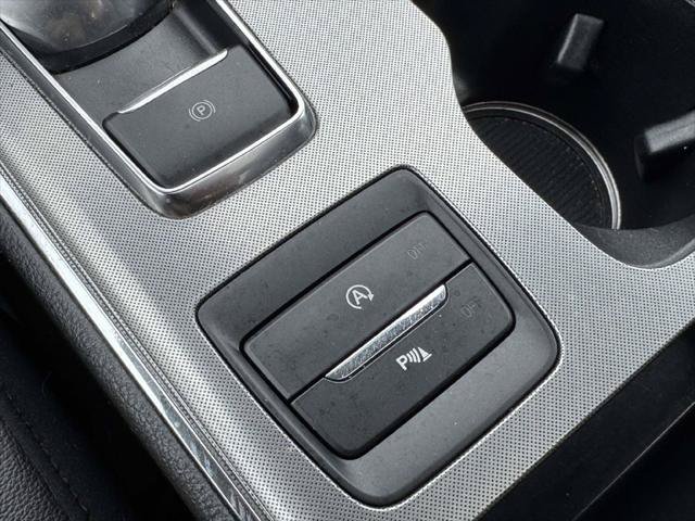 Used 2022 Ford Edge Titanium AWD/4WD image 12