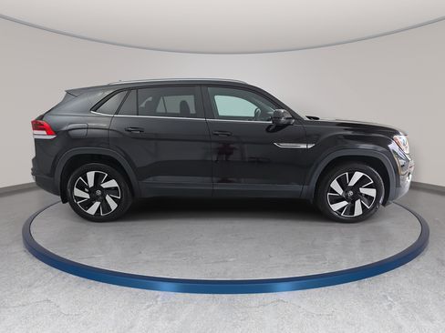 Certified 2024 Volkswagen Atlas Cross Sport SE AWD/4WD image 4
