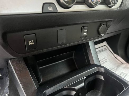 Used 2018 Toyota Tacoma SR RWD image 21