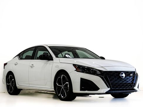 Used 2024 Nissan Altima 2.5 SR FWD image 1