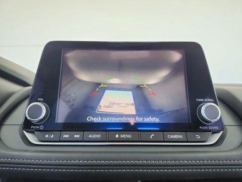 Used 2025 Nissan Rogue SV FWD image 29