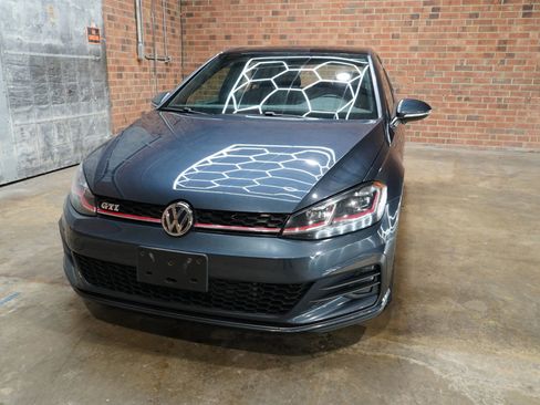 Used 2018 Volkswagen GTI SE FWD image 6