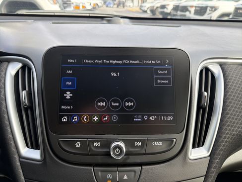 Used 2023 Chevrolet Malibu LT image 23