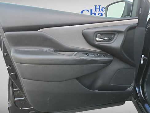 Used 2019 Nissan Murano SV w/ Premium Package image 14