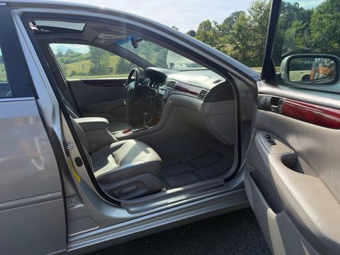 Used 2002 Lexus ES 330 FWD image 24