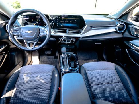 Certified 2024 Chevrolet Trax LT w/ Driver Confidence Package FWD image 13