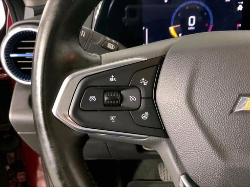 Used 2025 Chevrolet Trax LT w/ LT Convenience Package image 18