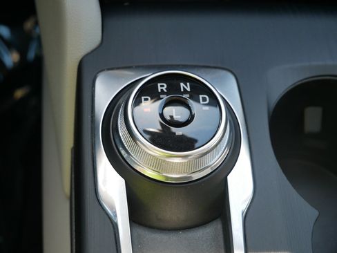 Used 2023 Ford Escape Platinum AWD/4WD image 24