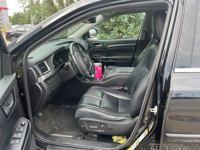 Used 2018 Toyota Highlander SE AWD/4WD image 13