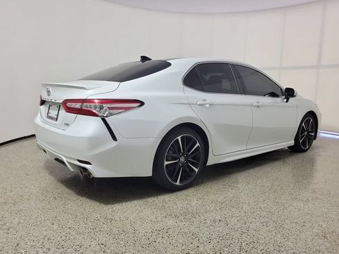 Used 2020 Toyota Camry XSE FWD image 5