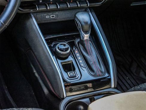 Used 2024 Chevrolet Colorado Z71 w/ Z71 Convenience Package 2 image 23