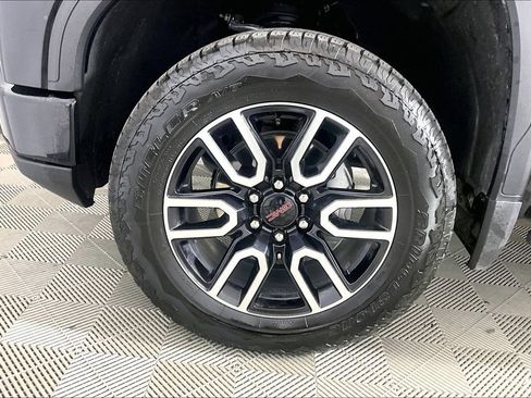 Used 2025 GMC Sierra 1500 AT4 w/ AT4 Premium Package AWD/4WD image 7
