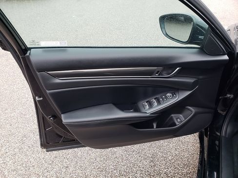 Used 2018 Honda Accord Sport image 10