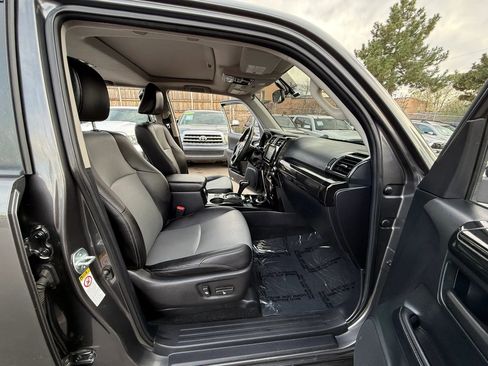 Used 2016 Toyota 4Runner SR5 Premium AWD/4WD image 17