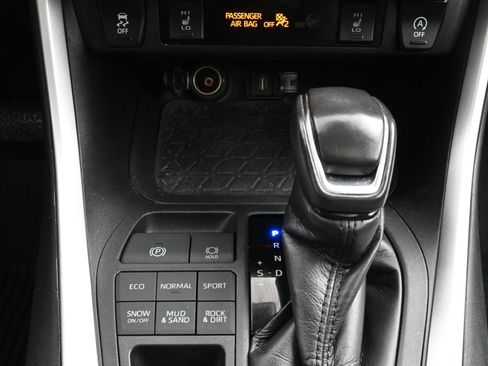 Used 2021 Toyota RAV4 XLE Premium image 18