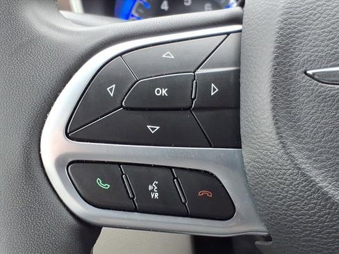 Used 2023 Chrysler Voyager LX image 22