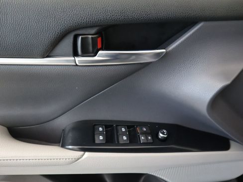 Used 2019 Toyota Camry XLE image 23