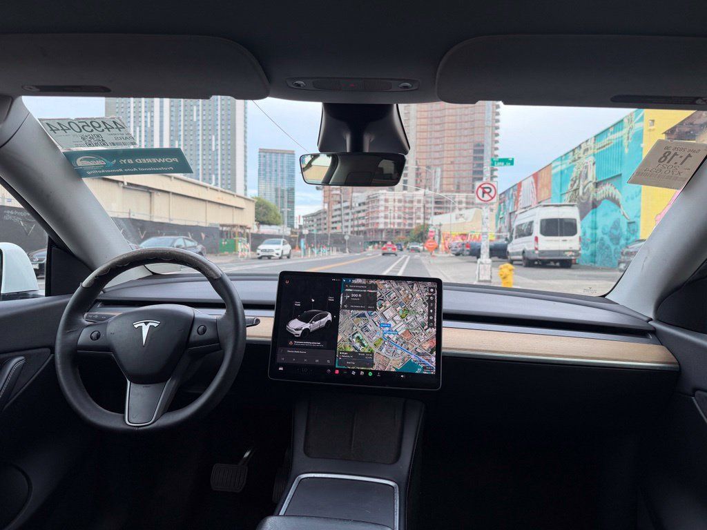 Used 2021 Tesla Model Y Long Range AWD/4WD image 16