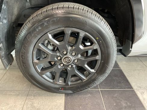 Used 2023 Toyota Sequoia Platinum AWD/4WD image 6