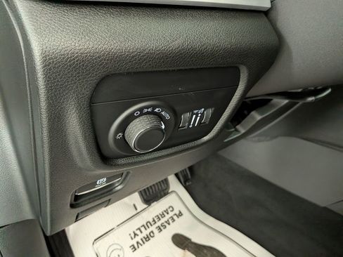 Certified 2025 Jeep Grand Cherokee Laredo X image 19