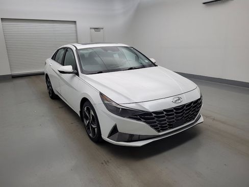 Used 2022 Hyundai Elantra SEL w/ Convenience + Premium Package FWD image 13