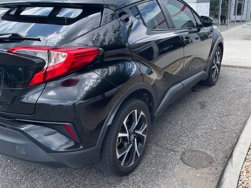 Used 2019 Toyota C-HR XLE FWD image 3